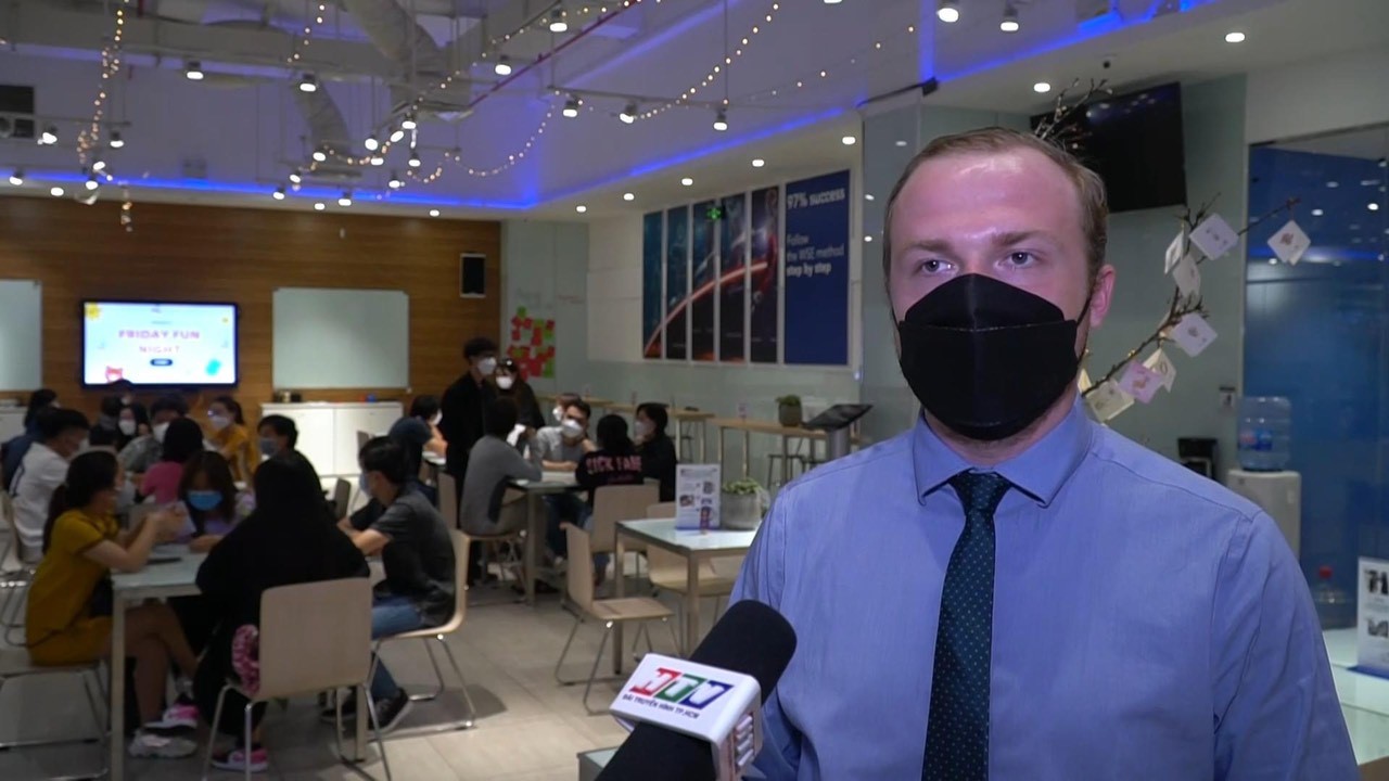 World Link tác nghiệp Nhịp sống kinh doanh HTV9